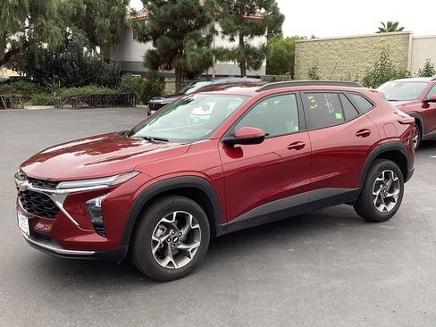 Used 2025 Chevrolet Trax LT w/ LT Convenience Package image 1