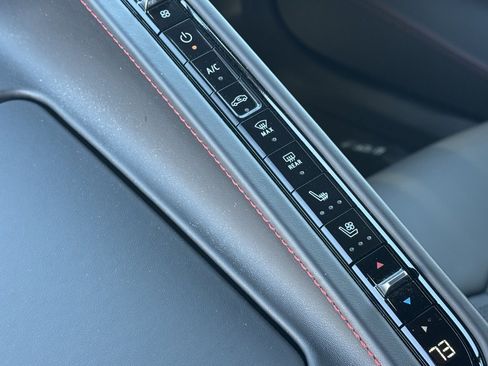 Used 2020 Chevrolet Corvette Stingray Premium Cpe w/ 3LT Preferred Equipment Group image 31