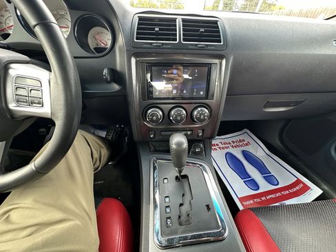 Used 2013 Dodge Challenger SXT image 12