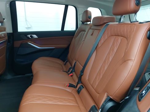 Used 2025 BMW X7 xDrive40i AWD/4WD image 18