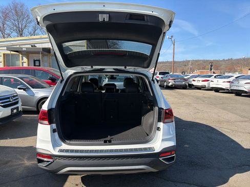 Used 2023 Volkswagen Taos SEL AWD/4WD image 10