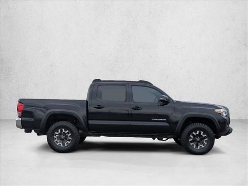 Used 2017 Toyota Tacoma TRD Off-Road w/ Tow Package (A/T) image 4