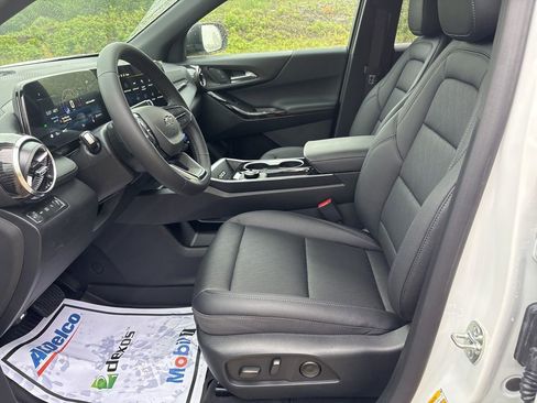 New 2026 Chevrolet Equinox LT w/ Convenience Package II AWD/4WD image 16