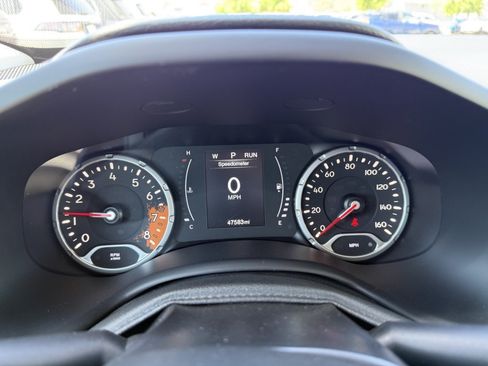 Used 2017 Jeep Renegade Latitude w/ Popular Equipment Group AWD/4WD image 23