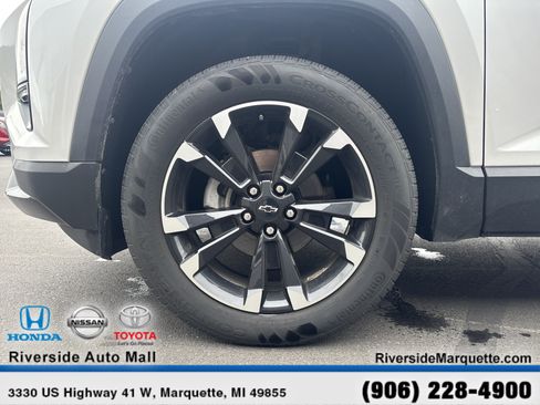 Used 2025 Chevrolet Equinox RS w/ Safety and Technology Package AWD/4WD image 11