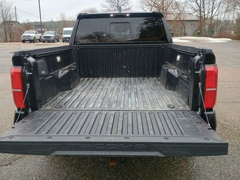 Used 2025 Toyota Tacoma TRD Sport w/ TRD Sport Upgrade Package AWD/4WD image 19