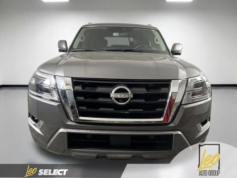 Used 2024 Nissan Armada SL w/ Captain's Chairs Package AWD/4WD image 2