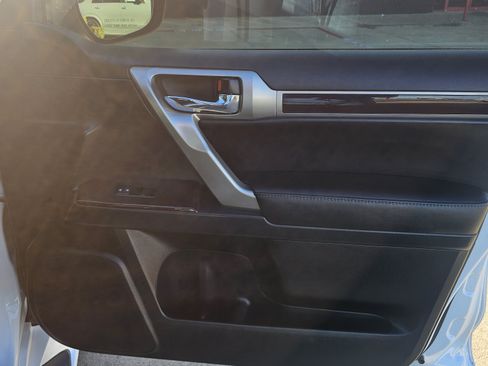 Used 2014 Lexus GX 460 w/ Premium Package AWD/4WD image 33