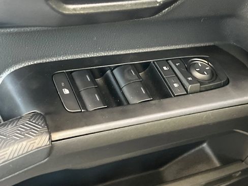 Used 2025 Toyota Tacoma SR5 image 12