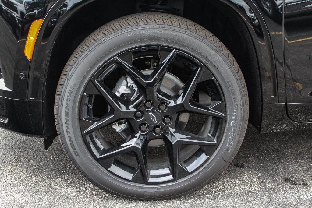 New 2026 Chevrolet Traverse RS w/ LPO, Floor Liner Package FWD image 9