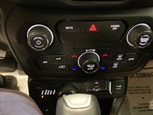 Used 2019 Jeep Renegade Trailhawk w/ Cold Weather Group II AWD/4WD image 25