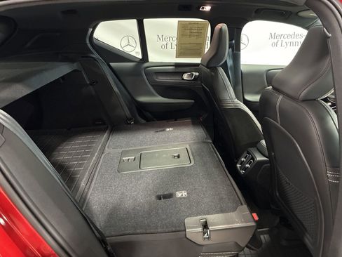 Used 2021 Volvo XC40 T5 R-Design w/ Advanced Package image 22