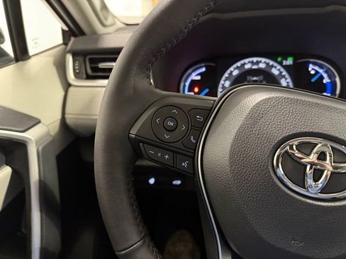 Used 2025 Toyota RAV4 XLE Premium image 15