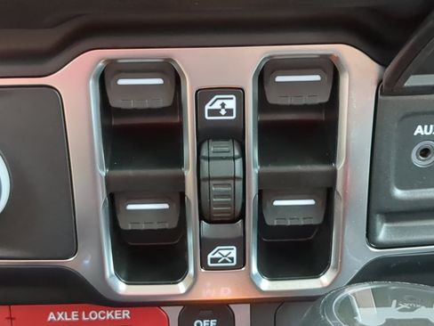Used 2025 Jeep Wrangler Unlimited Sport AWD/4WD image 21