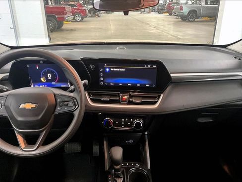 Used 2025 Chevrolet TrailBlazer LT AWD/4WD image 18