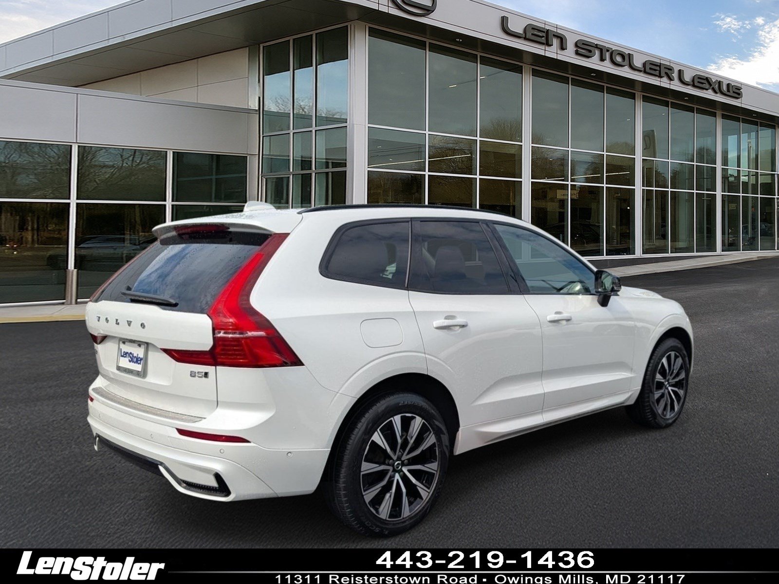 Used 2024 Volvo XC60 B5 Plus w/ Protection Package Premier AWD/4WD image 3