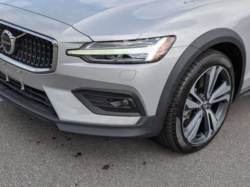 Used 2025 Volvo V60 B5 Cross Country Plus AWD/4WD image 9