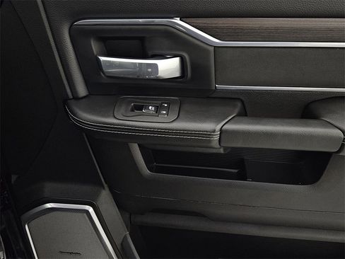 Used 2025 RAM 2500 Laramie image 32