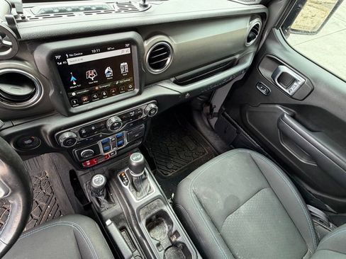 Used 2022 Jeep Wrangler Unlimited Rubicon 4xe w/ Cold Weather Group AWD/4WD image 19