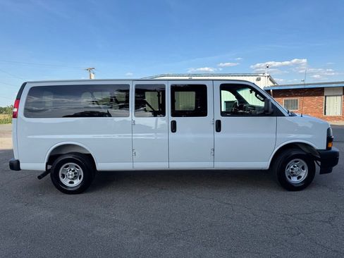 Used 2021 Chevrolet Express 2500 w/ Driver Convenience Package RWD image 6