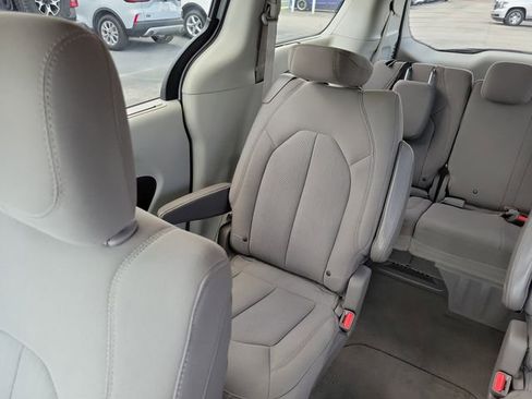 Used 2017 Chrysler Pacifica Touring Plus FWD image 15