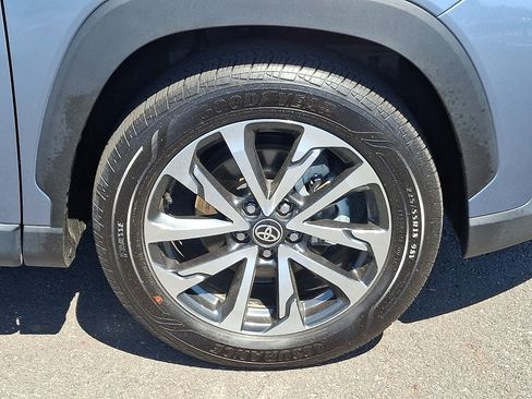 Used 2024 Toyota Corolla Cross XLE FWD image 8