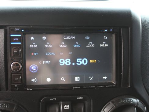 Used 2014 Jeep Wrangler Rubicon w/ Power Convenience Group image 30