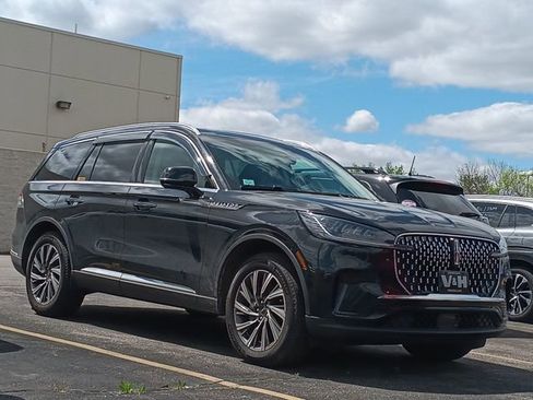 Used 2025 Lincoln Aviator AWD image 1