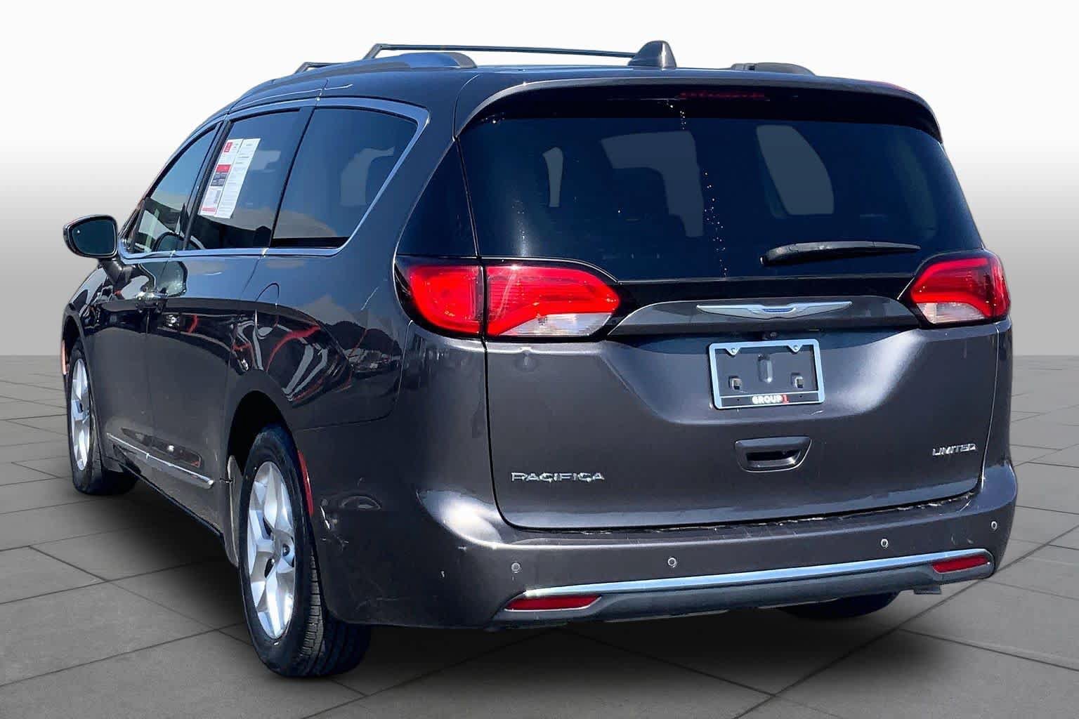 Used 2020 Chrysler Pacifica Limited FWD image 12