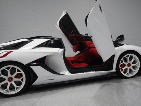 Used 2020 Lamborghini Aventador SVJ AWD/4WD image 56