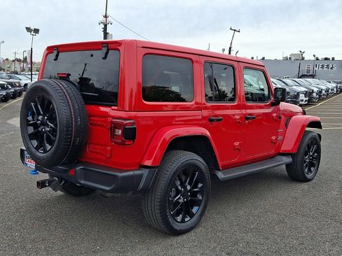 Used 2023 Jeep Wrangler Sahara w/ Cold Weather Group AWD/4WD image 6