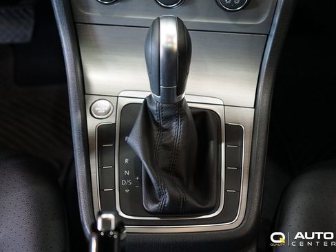 Used 2017 Volkswagen Golf SE image 25