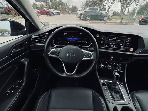 Used 2024 Volkswagen Jetta SE image 12