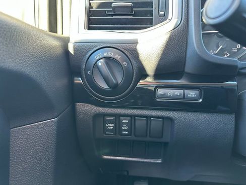 Used 2020 Nissan Titan SV w/ SV Convenience Package image 26