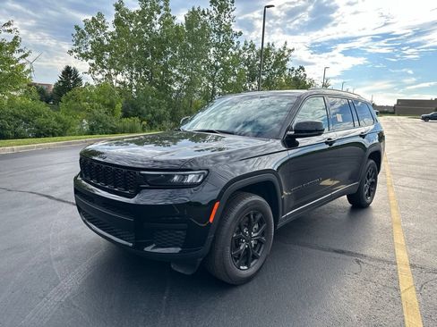 Used 2024 Jeep Grand Cherokee L Altitude AWD/4WD image 7