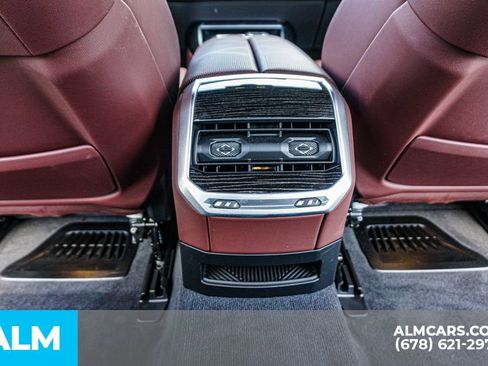 Used 2025 BMW i7 eDrive50 w/ M Sport Package image 32