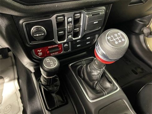 Certified 2025 Jeep Wrangler Willys image 9