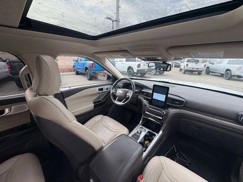 Used 2020 Ford Explorer Platinum w/ Premium Technology Package image 17