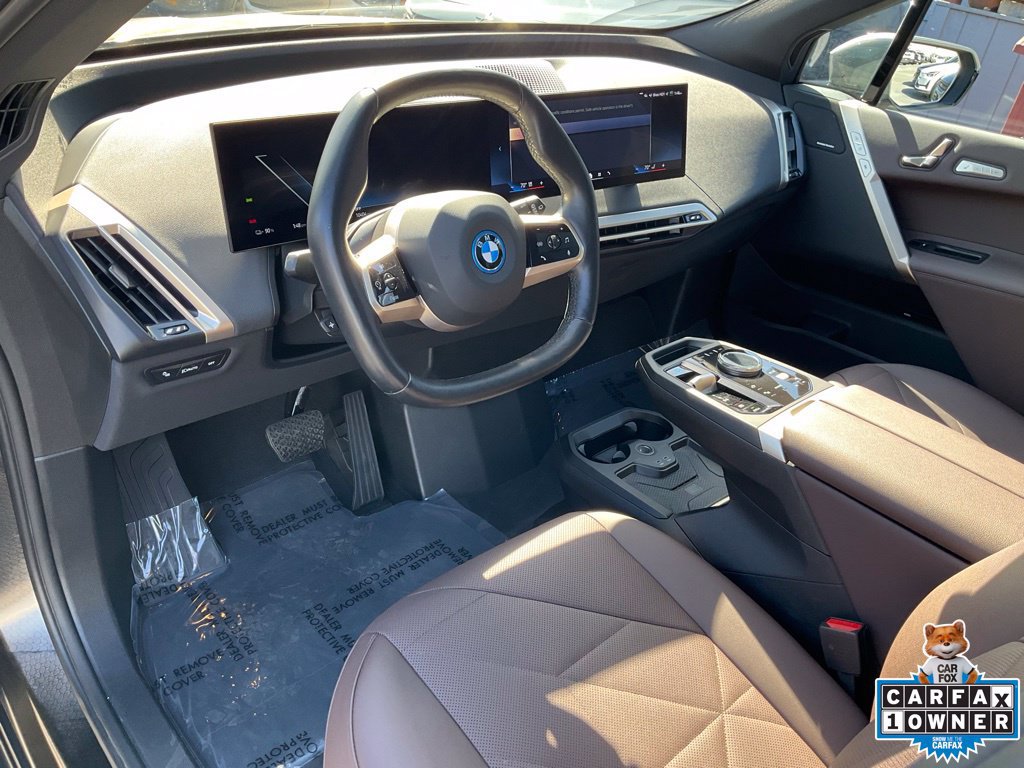Used 2025 BMW iX xDrive50 w/ Premium Package AWD/4WD image 7