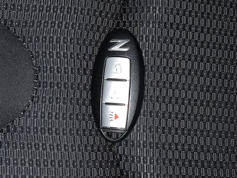 Used 2017 Nissan 370Z Roadster image 32