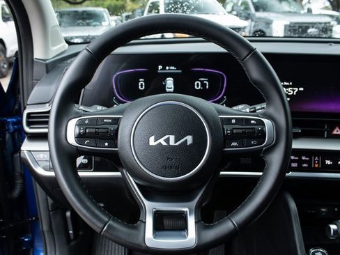 Used 2024 Kia Sportage EX image 8