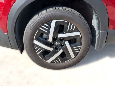 Used 2025 Nissan Kicks SV FWD image 11