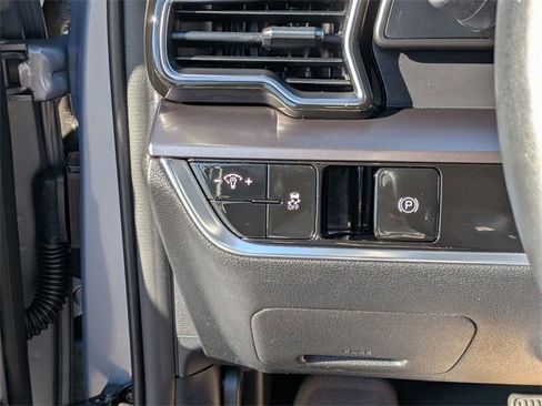 Used 2023 Kia Sportage EX image 17