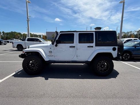 Used 2015 Jeep Wrangler Unlimited Sahara w/ Max Tow Package AWD/4WD image 4