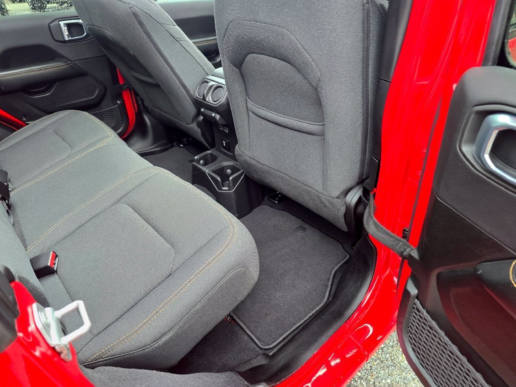 Used 2026 Jeep Wrangler Unlimited Sahara AWD/4WD image 31