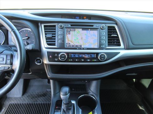 Used 2019 Toyota Highlander XLE image 20