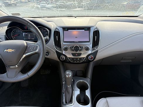 Used 2017 Chevrolet Cruze Premier image 5