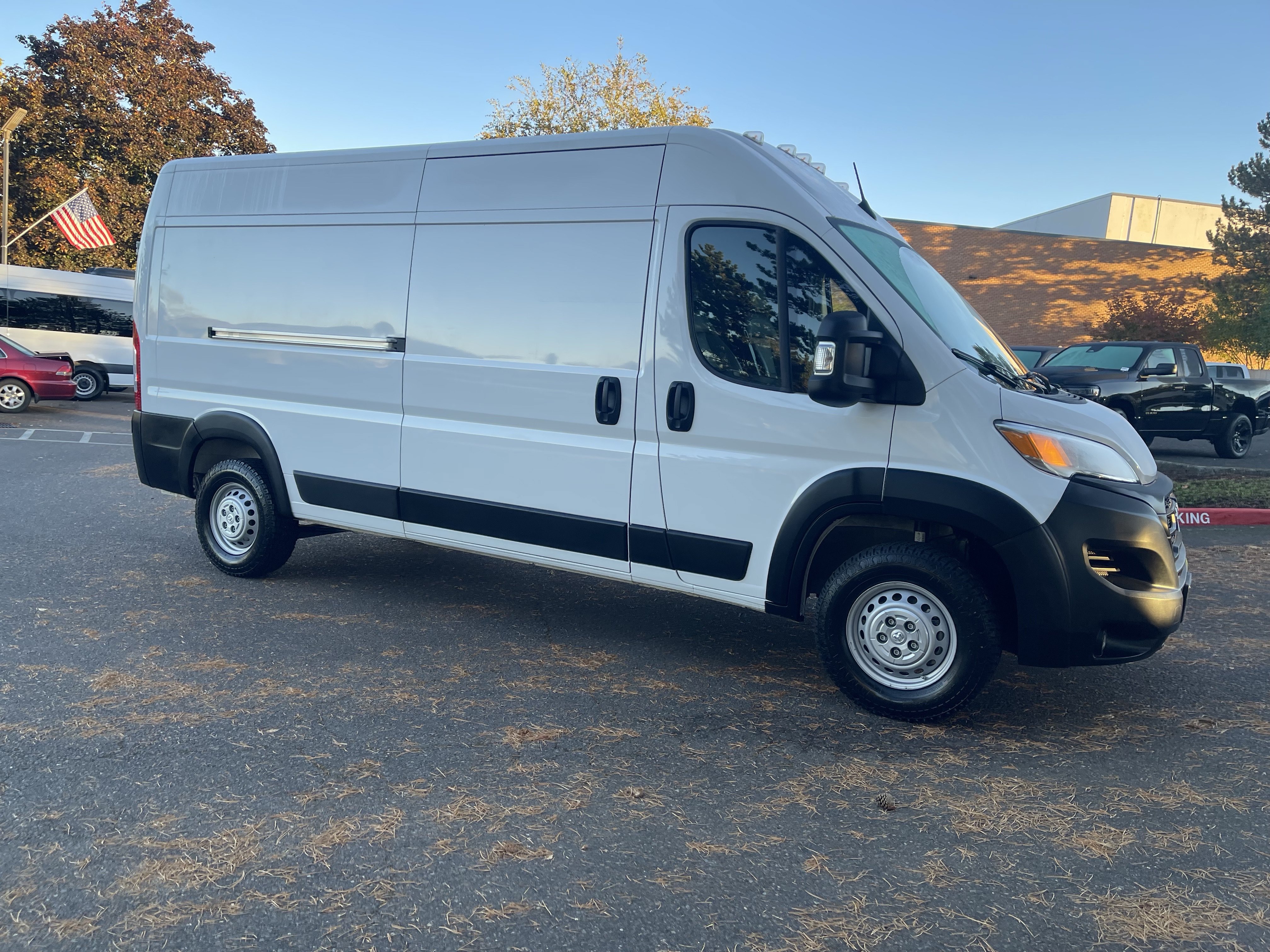 Used 2025 RAM ProMaster 2500 w/ Convenience Group FWD image 7