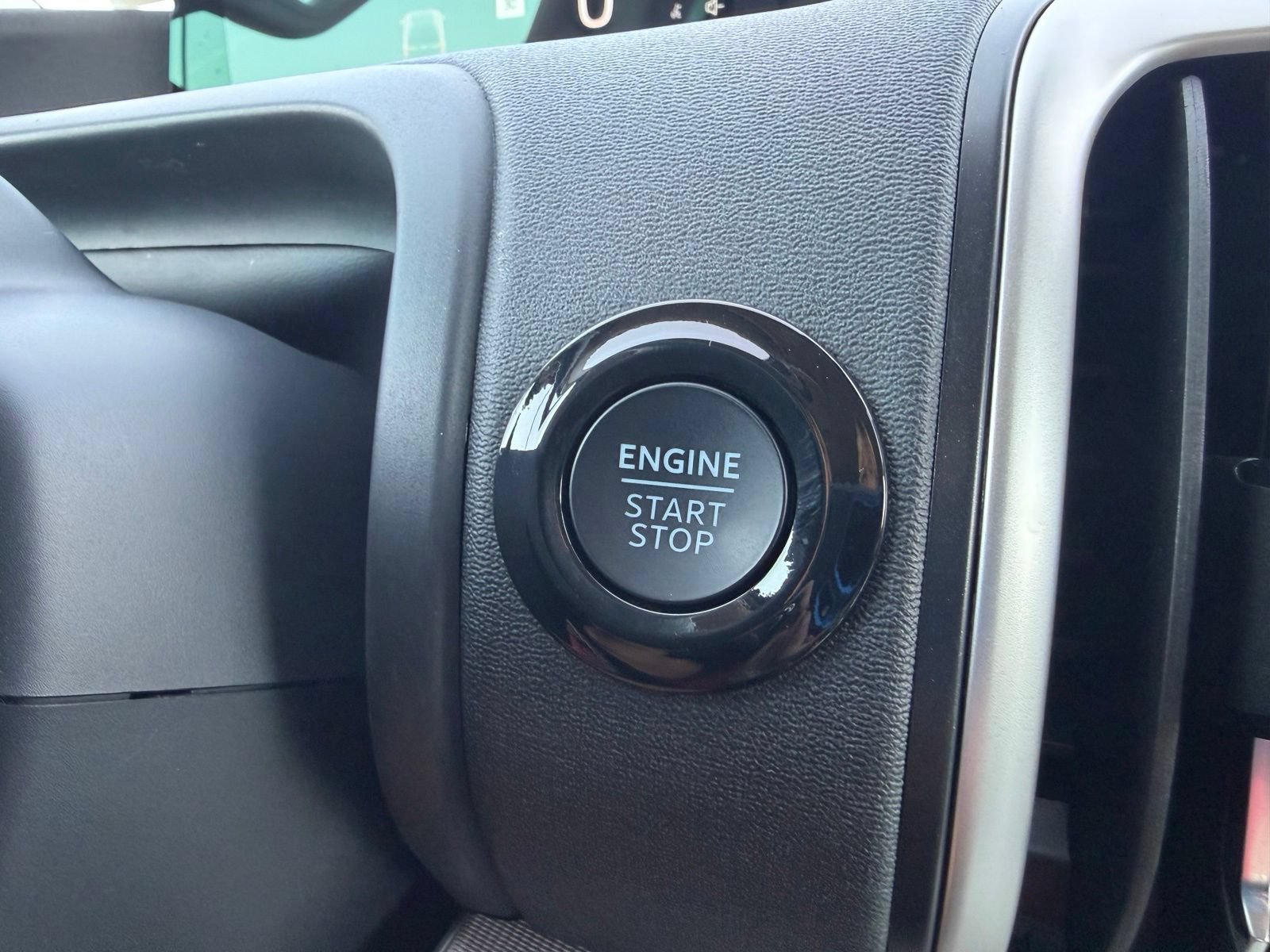 Used 2025 Ford Expedition Active AWD/4WD image 26