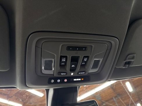 Used 2020 GMC Sierra 1500 SLT w/ SLT Premium Plus Package image 19